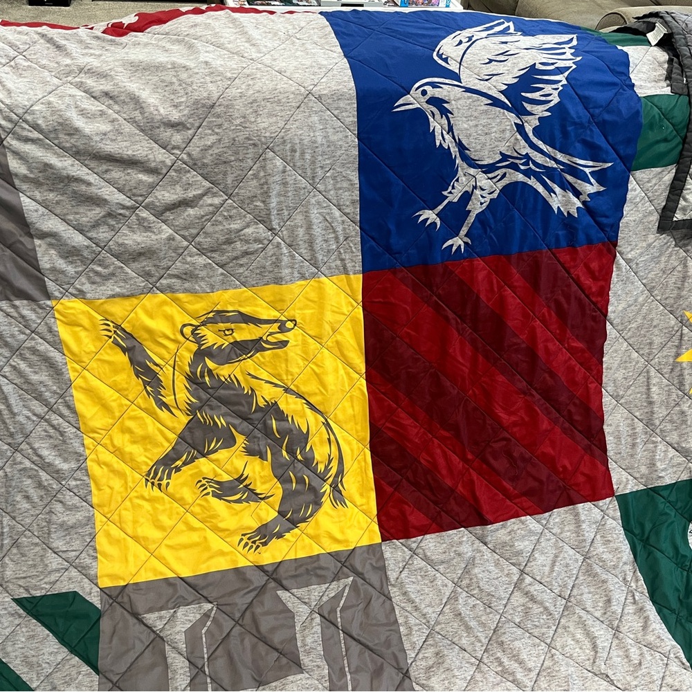 Queen size Harry Potter quilt and shams